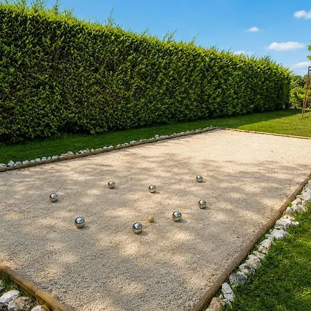 Domaine Les Moustans, Sleeps 38 & Has A Pool Holiday home *